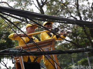 Pemprov DKI Bakal Sanksi Tegas Perusahaan yang Tak Pindahkan Kabel Udara