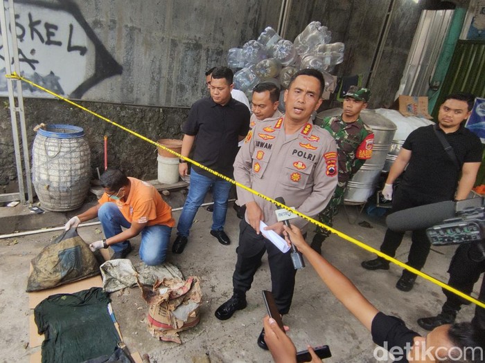 Kapolrestabes Semarang Kombes Irwan Anwar di lokasi pembunuhan yang korbannya dimutilasi dan dicor, Selasa (9/5/2023).