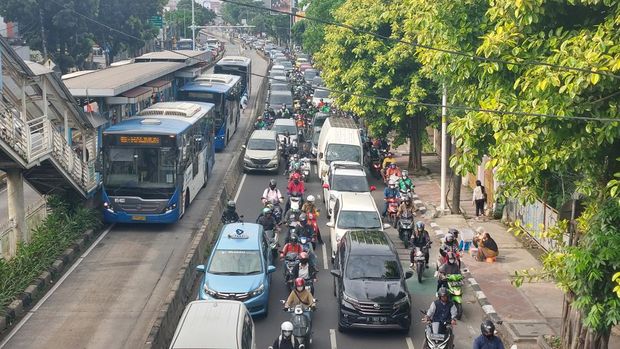 Kemacetan di Jalan Mampang Prapatan Raya arah Kuningan (Rumondang-detikcom)