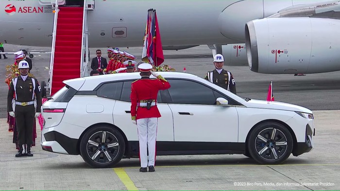 Kepala Negara dan Perdana Menteri dijemput BMW iX