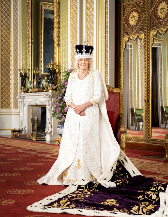 Seperti dikutip dari Just Jared, Ratu Camilla diperkirakan memiliki kekayaan sebesar US$ 5 juta atau sekitar Rp 90 miliar. Ia menikah dengan Raja pada tahun 2005 dan secara resmi menjadi Ratu saat penobatan pada tahun 2023. Foto: Hugo Burnand/Royal Household 2023/REUTERS