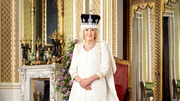 Britains Queen Camilla is pictured in The Green Drawing Room of Buckingham Palace, London. The Queen is wearing Queen Marys Crown and Robe of Estate. Picture made available: Monday May 8, 2023. Hugo Burnand/Royal Household 2023/Handout via REUTERS    THIS IMAGE HAS BEEN SUPPLIED BY A THIRD PARTY. MANDATORY CREDIT. EDITORIAL USE ONLY. NO RESALES. NO ARCHIVES. NO NEW USE AFTER 0001HRS JANUARY 1, 2024, WITHOUT PRIOR, WRITTEN PERMISSION FROM ROYAL COMMUNICATIONS. NO COMMERCIAL OR BOOK SALES. THE PHOTOGRAPH MUST NOT BE DIGITALLY ENHANCED, MANIPULATED OR MODIFIED IN ANY MANNER OR FORM.   REFILE - CORRECTING DATE INFORMATION AND SUPPLYING ADDITIONAL RESTRICTIONS