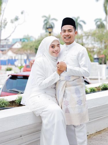 Kisah wanita kekurangan fisik bertemu jodoh bikin warganet haru Kisah wanita kekurangan fisik bertemu jodoh bikin warganet haru, viral di media sosial.