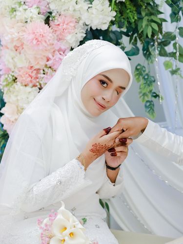 Kisah wanita kekurangan fisik bertemu jodoh bikin warganet haru Kisah wanita kekurangan fisik bertemu jodoh bikin warganet haru, viral di media sosial.