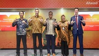 Turut hadir Luis Arosemena (Senior Vice President GSK Emerging Markets), Oliver Richards (Country Director UK Department for Business and Trade–Kedutaan Besar Inggris Untuk Indonesia dan Timor Leste). Kepala Transformasi Digital Kementerian Kesehatan Republik Indonesia Setiaji, yang didampingi Direktur Produksi dan Distribusi Kefarmasian Direktorat Jenderal Kefarmasian dan Alat Kesehatan Kementerian Kesehatan Republik Indonesia Agusdini Banun Saptaningsih, di Menara Standard Chartered, Jakarta.