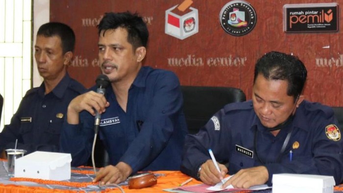 Ketua KPU Pinrang, Sulawesi Selatan (Sulsel) Alamsyah memutuskan mundur karena terpilih sebagai komisioner Badan Pengawas Pemilu (Bawaslu) Sulsel.