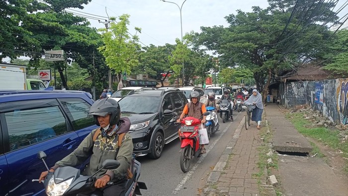 Lalin Ciputat Arah Jakarta Macet