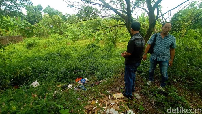Lokasi penemuan motor misterius di tempat sampah area Balai Jagong Kudus, Selasa (9/5/2023).