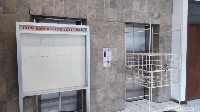 Lokasi tewasnya teknisi usai terjepit lift di Kantor Pemprov Jateng, Selasa (9/5/2023).
