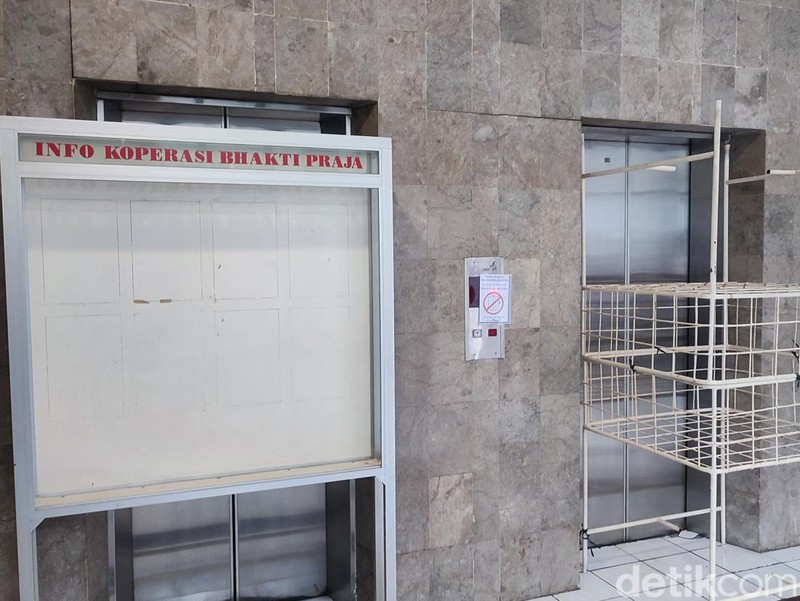 Lokasi tewasnya teknisi usai terjepit lift di Kantor Pemprov Jateng, Selasa (9/5/2023).