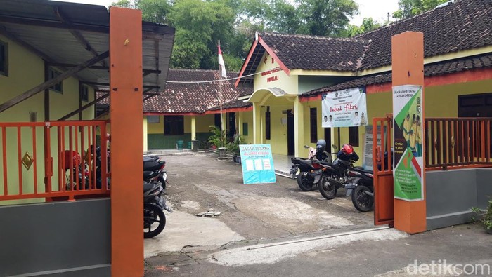 Madrasah Ibtidaiyah (MI) Al Islam III Desa Ngesrep, Kecamatan Ngemplak, Kabupaten Boyolali.