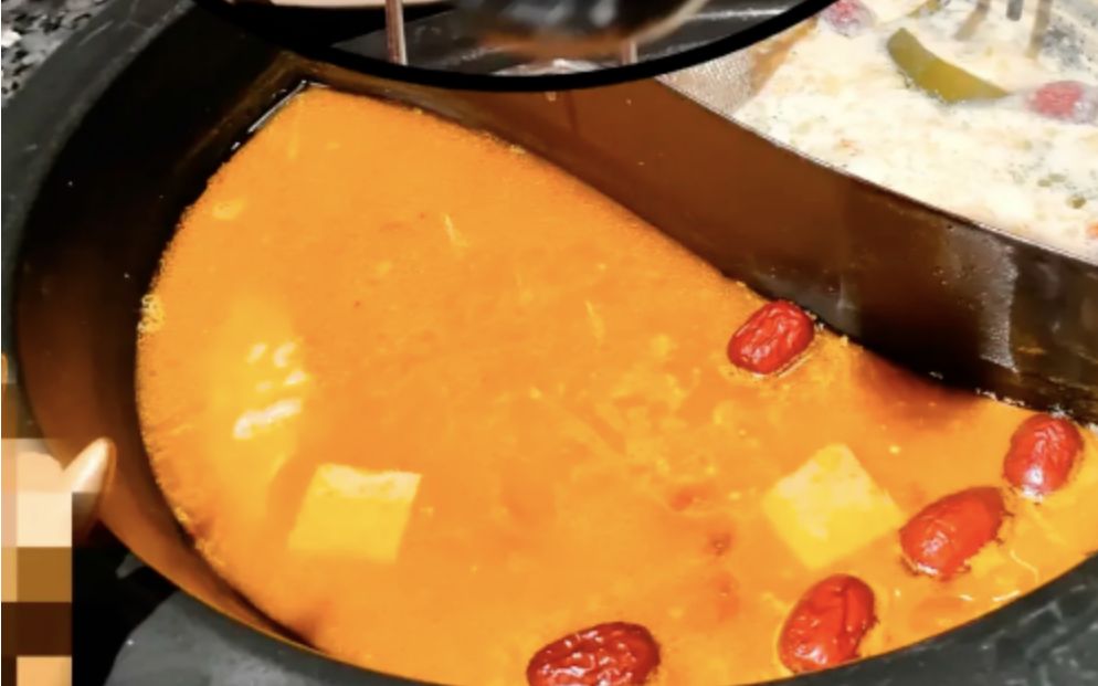 Makan Hot Pot di Resto, Pelanggan Ini Temukan Baterai Vape Misterius!
