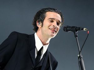 Sah! Matty Healy Resmi Nikahi Gabbriette di Bekas Rumah Madonna