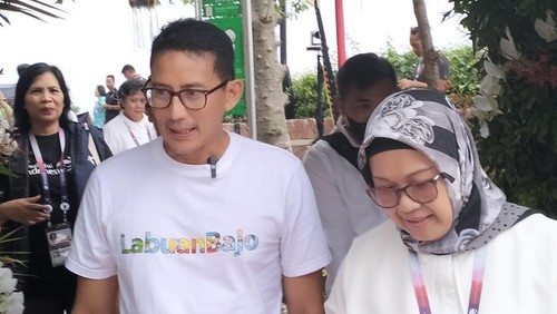 Menparekraf Sandiaga Uno senang karena banyak pelaku UMKM terlibat dalam KTT ASEAN ke-42 di Labuan Bajo, Manggarai Barat, NTT.