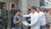 Hadi berharap masyarakat desa bisa memanfaatkan sertifikat tanah ini dengan sebaik-baiknya untuk kemajuan ekonomi mereka.