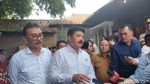 Pakai Hitam Putih, Ini Gaya Hadi Tjahjanto Blusukan dari Rumah ke Rumah