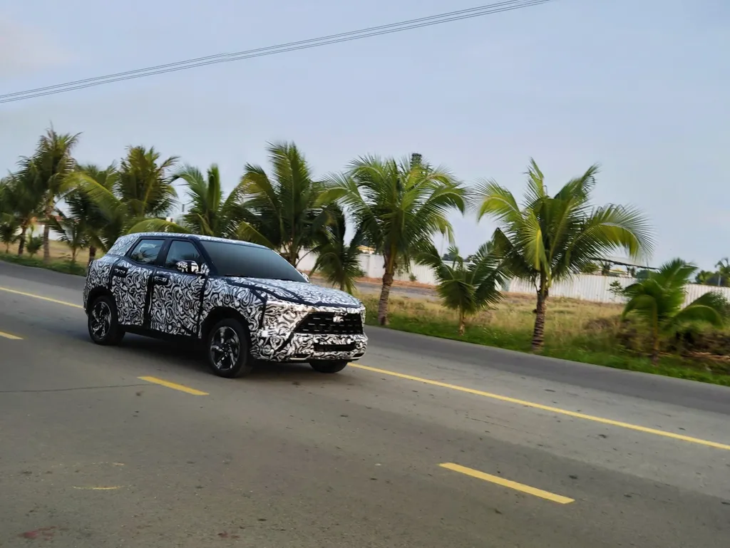 Mitsubishi XFC Diuji di Vietnam