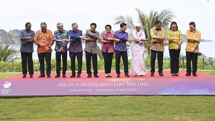 Sebelum berlangsung pettrmuan tingkat tinggi para pemimpin negara anggota ASEAN, Para menteri luar negeri dari negara-negara Asia Tenggara melakukan pertemuan dalam rangkaian KTT ASEAN 2023, di Labuan Bajo, Nusa Tenggara Timur, Selasa (9/5/2023).