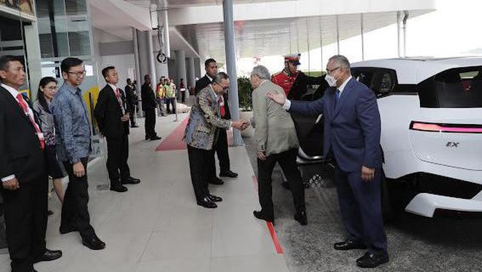 Momen Zulhas Sambut Wakil PM Thailand di KTT ASEAN Mendag Zulhas menyambut resmi kedatangan Wakil PM Kerajaan Thailand, Don Pramudwinai di Bandara Komodo, Labuan Bajo, NTT.