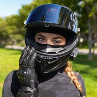 Dalam berbagai video, Nev tidak menunjukkan wajahnya. Tapi terlihat jelas bahwa ia adalah seorang wanita karena sering menggunakan busana ketat yang membentuk tubuh juga rambut panjang.Foto: Instagram/TikTok Nev