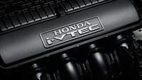 Dari segi dapur pacu, New Honda Brio dibekali dengan mesin 1.2L i-VTEC 4 silinder yang bertenaga 90 PS, yang merupakan terbesar di kelasnya, sekaligus hemat bahan bakar. Selain itu juga transmisi 5 M/T dan CVT dengan Earth Dreams Technology, Tweeter Speaker, ECO Assist, dan fitur keselamatan seperti Dual Front SRS Airbags, struktur rangka G-CON + ACE, dan sistem pengereman ABS + EBD. Foto: Dok. Honda Prospect Motor (HPM)