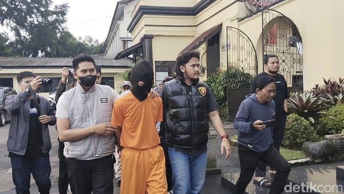 Pelaku penculikan remaja di Bandung saat ditangkap, Selasa (9/5/2023)