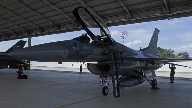 Serba-serbi TNI AU Ungkap Istimewanya Cuci Manual Jet Tempur F-16