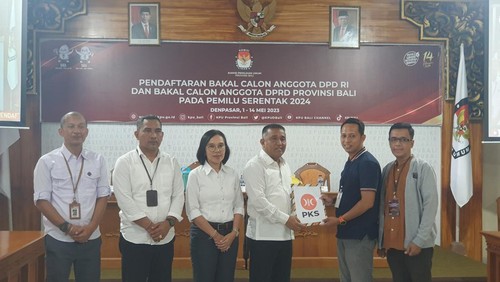 Dewan Pengurus Wilayah (DPW) PKS Provinsi Bali Zulrachmad Lonthor men KPU Provinsi Bali, Senin (8/5/2023).