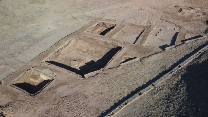 A picture taken on May 1, 2023, shows a cuneiform inscription at the excavation site of the ancient Sumerian city of Girsu, now known as Tello, in Iraqs al-Shatrah district of the southern Dhi Qar province. (Photo by Asaad NIAZI / AFP) (Photo by ASAAD NIAZI/AFP via Getty Images)