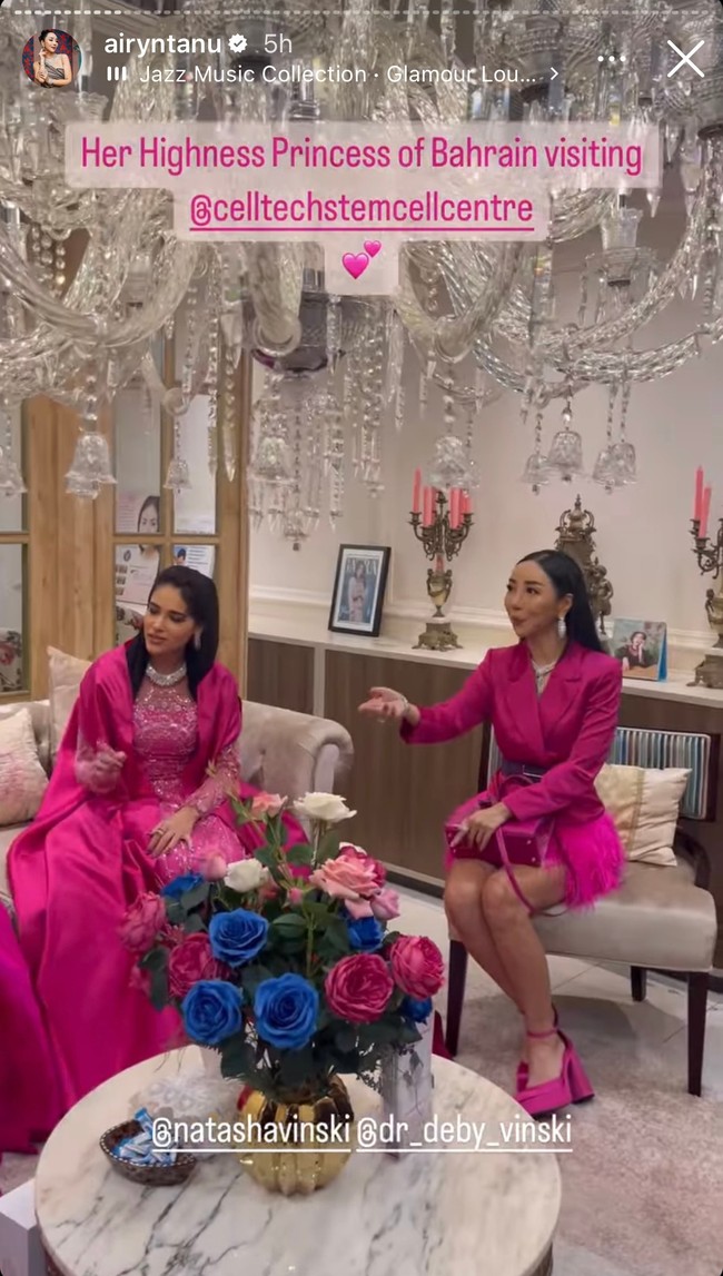 Terlihat mempesona, tak heran jika Putri Bahrain Shaikha Jawaher sering jadi inspirasi para pembuat perhiasan, termasuk Founder Passion Prive, Airyn Tanu.  Airyn mengatakan jika ia terpesona dengan sosoknya yang inspiratif. “Dia adalah orang yang peduli dengan anak-anak dan koleksi ini mempresentasikan orang-orang yang tersentuh dengannya,” kata Airyn.Foto: Instagram