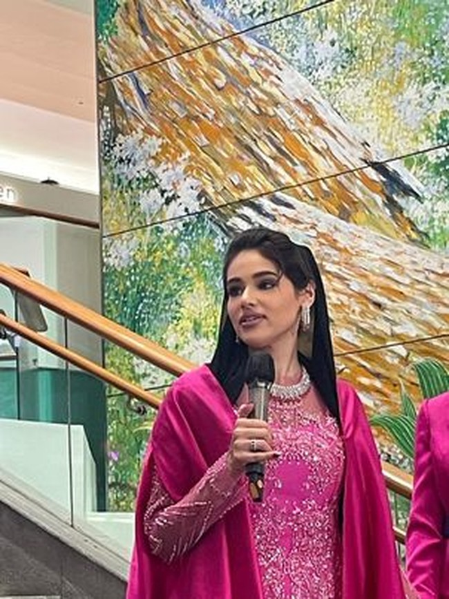 Shaikha Jawaher sendiri mengaku sangat senang diundang ke Indonesia. “Aku merasa terhormat berada di sini, bertemu dengan budaya lain dan berbagai macam orang. Aku merasa sangat bangga,” ujarnya.Foto: Rahmi Anjani/Wolipop