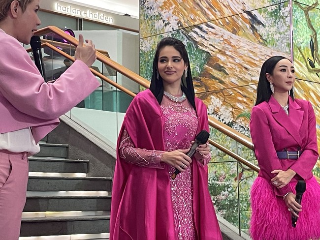 Mengenai dirinya yang menjadi inspirasi koleksi perhiasan beberapa jeweler,  Shaika merasa sangat tersanjung. “Menjadi inspirasi untuk satu orang saja sudah sangat berarti apalagi untuk para jeweler itu cerita lain. Aku hanya ingin menyentuh hati orang-orang dengan apa yang aku lakukan,” ujarnya.Foto: Rahmi Anjani/Wolipop