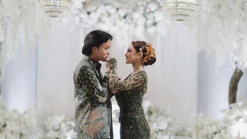 Kemesraan Rizky Febian dengan Mahalini.