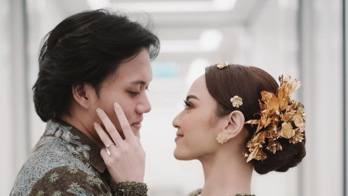 Kemesraan Rizky Febian dengan Mahalini.