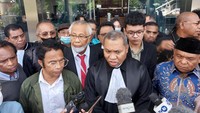 Stefanus mengaku tidak mengetahui alasan KPK menetapkannya sebagai tersangka. Dia menilai proses penyidikan terhadap Lukas Enembe berjalan tanpa ada rintangan.