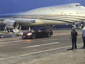 Sultan Brunei Tiba di Bali, Pesawatnya Parkir di Sebelah Jokowi