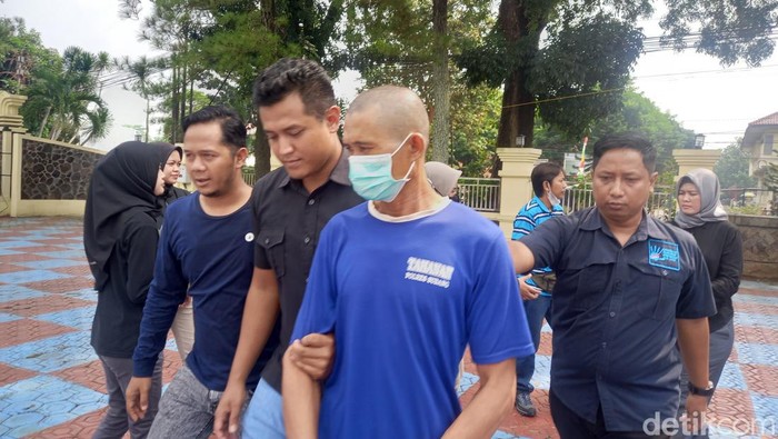 Tampang ayah pelaku pemerkosaan anak tiri di Subang