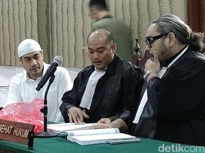 Kegelisahan Ferry Irawan Saat Jalani Sidang Pledoi KDRT Venna Melinda