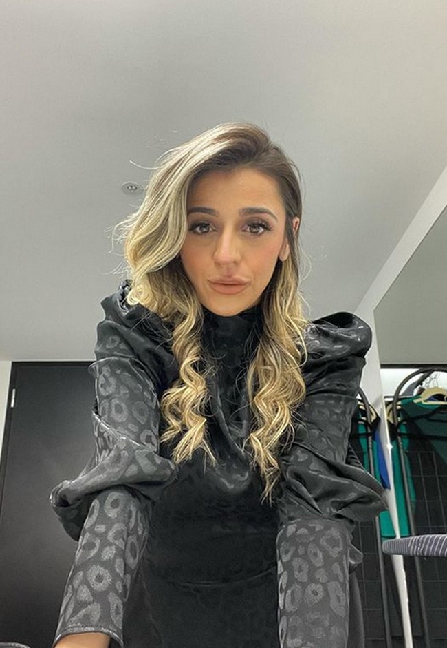 Tareena Shakil adalah wanita Inggris pertama yang diadili karena bergabung dengan ISIS. Kini dia mengubah image-nya secara online sebagai fashion influencer setelah keluar dari penjara. Foto: dok. Instagram/ dok. Instagram/@tareena.shakil