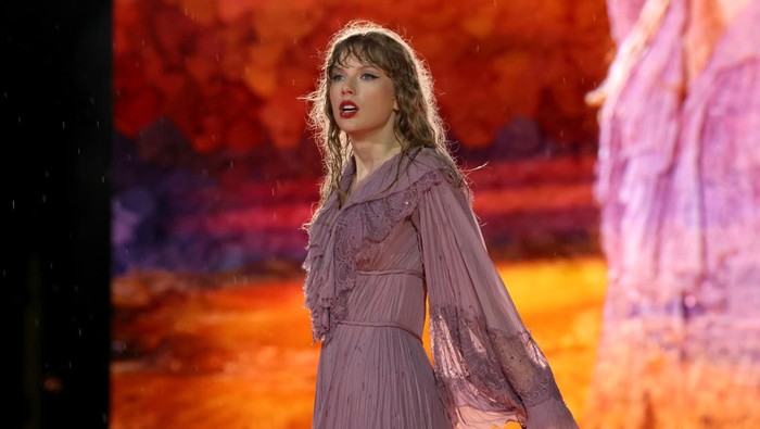 NASHVILLE, TENNESSEE - MAY 07: EDITORIAL USE ONLY Taylor Swift performs onstage for night three of Taylor Swift | The Eras Tour  at Nissan Stadium on May 07, 2023 in Nashville, Tennessee. (Photo by John Shearer/TAS23/Getty Images for TAS Rights Management)