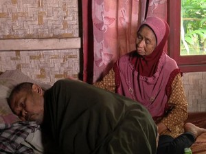 Mari Bantu Mak Piyah, Lansia Buruh Serabutan yang Rawat Suami Lumpuh