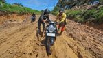 Tolong... Jalan di Muaro Jambi Rusak Parah Bak Kubangan