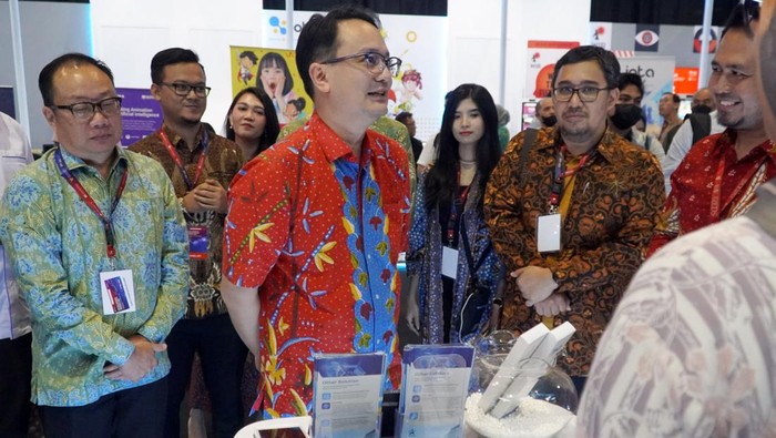 Hadirnya layanan QR Antarnegara turut melibatkan sejumlah lembaga keuangan guna mendorong pembayaran yang lebih cepat, murah, dan lebih inklusif bagi UMKM.