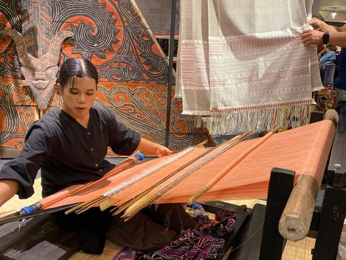 Ulos Karya Torang Sitorus