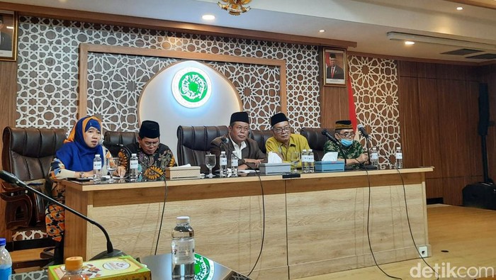 Wakil Ketua Umum MUI Marsudi Syuhud (tengah). (Annisa/detikcom)