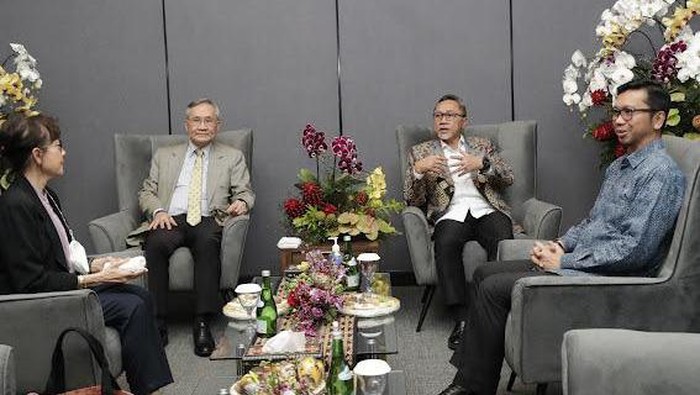 Zulhas Sambut Wakil PM Thailand di KTT ASEAN, Pamer Kain Tenun-Makanan Khas