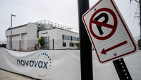 Novavax bersaing dengan Pfizer dan Moderna untuk mengembangkan vaksin COVID-19 pada awal pandemi. Upaya Novavax terhambat oleh masalah manufaktur dan gangguan regulasi sehingga perusahaan jauh tertinggal di belakang para pesaingnya.