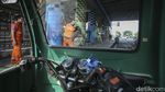 Aksi Petugas PPSU Percantik Kolong Flyover Klender