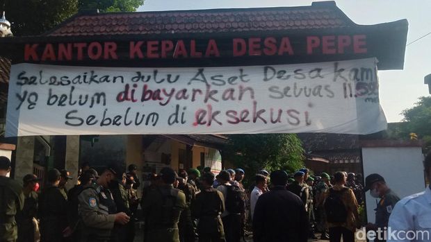 Apel pasukan eksekusi lahan proyek Tol Jogja-Solo, di kantor Desa Pepe, Kecamatan Ngawen, Rabu (10/5/2023).