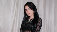 Di sisi lain, Arlida Putri senang karena banyak yang memberikan dukungan serta semangat untuk terus berkarya dan menghibur masyarakat Indonesia. (Foto: dok NicoPambudi)